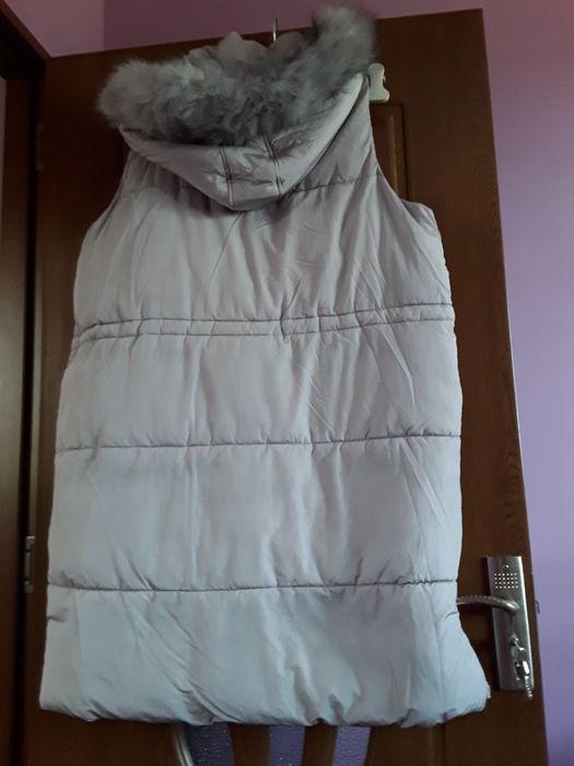 Vând Vestă Lungă cu Glugă si Blăniță Mărimea 46 Nouă Italia