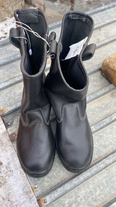 Продам сапоги новые