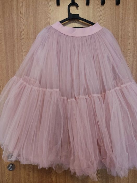 Тюлена пола розова средно-дълга