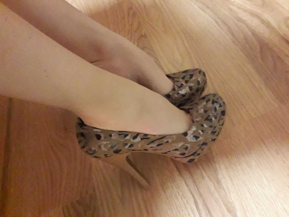 Елегантни обувки на ток