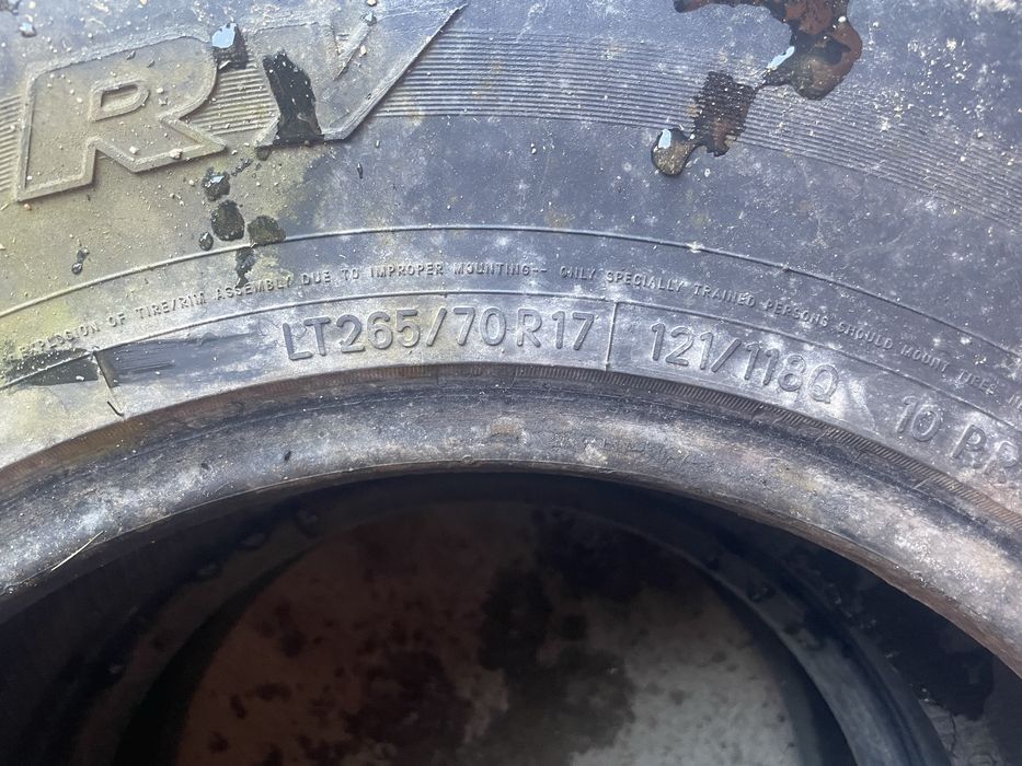Продам шины липучки 265/70 R17