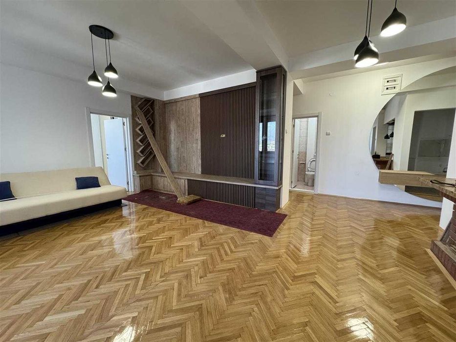 Дава се под наем Двустаен апартамент в Пловдив, Младежки Хълм - 61 кв.м за 214.2 € - Снимка #2