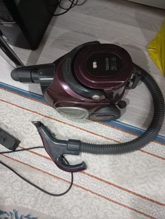 продам Пылесос Б/У.