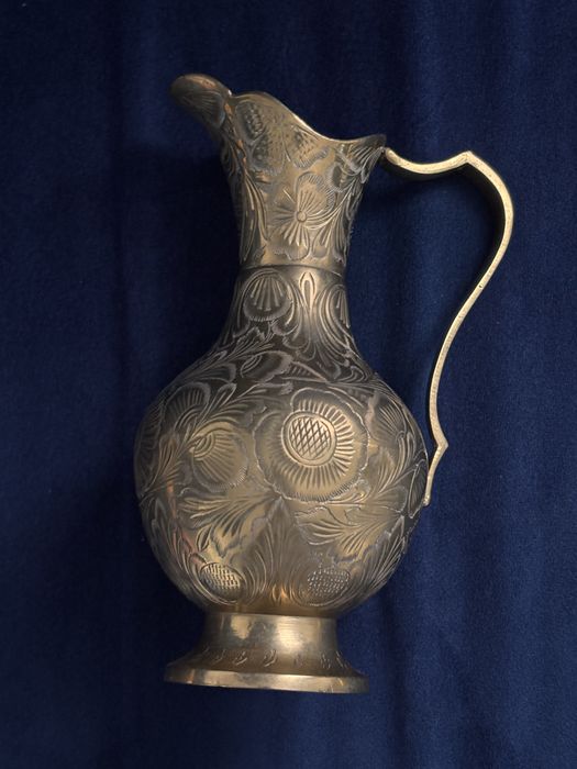 Vaza superba gravata din alama
