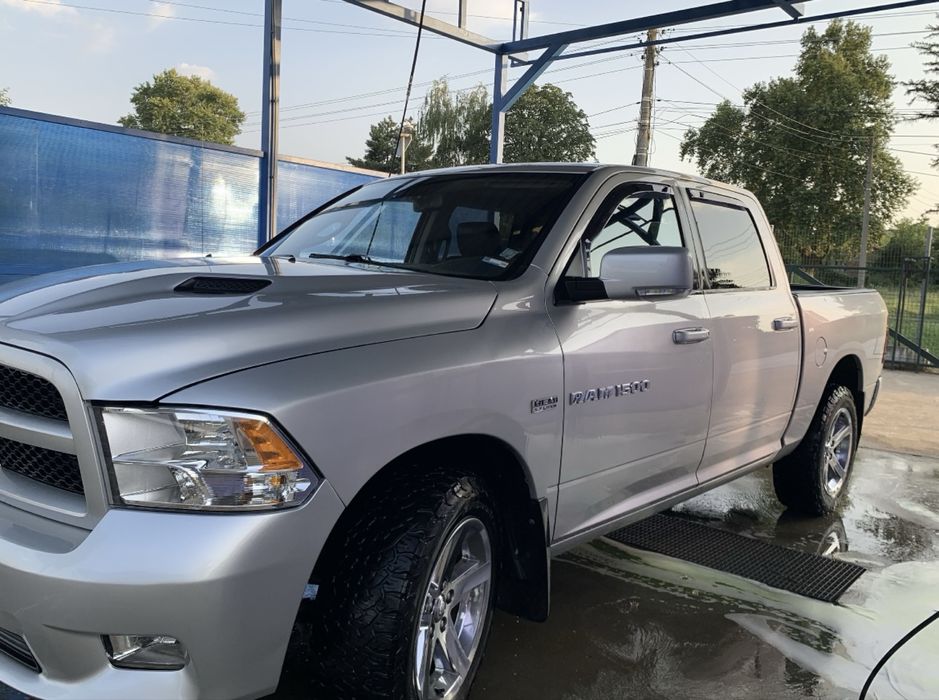 DODGE RAM 1500 HEMI 5.7 liter