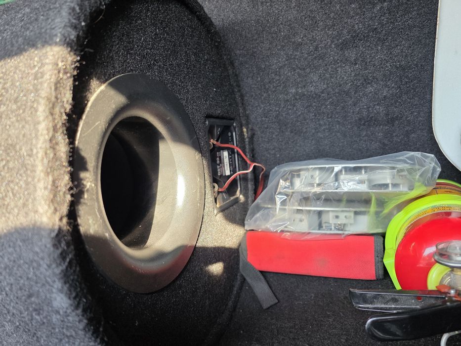 Subwoofer hertz 1000 W + stație amplificare