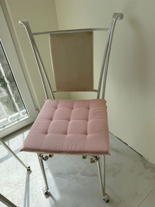 Set masă vintage cu sticla si finisaj modern si scaune