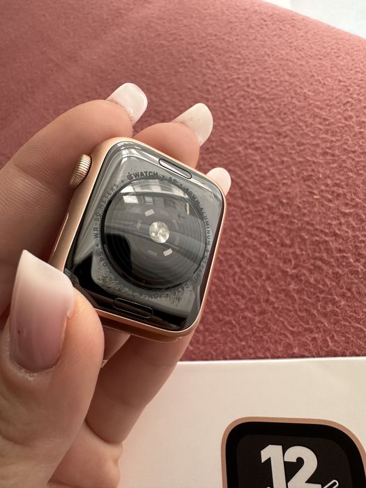Apple watch SE 40mm Gold aluminiu