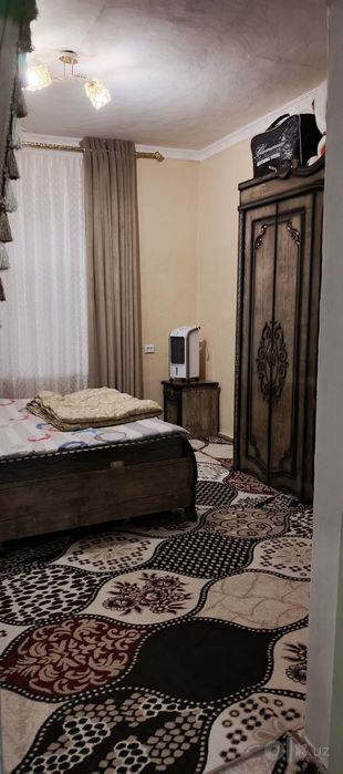Hovli uy sotiladi
