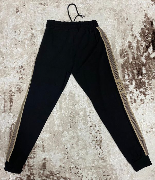 Vând compleu nou de bărbați Emporio Armani EA7