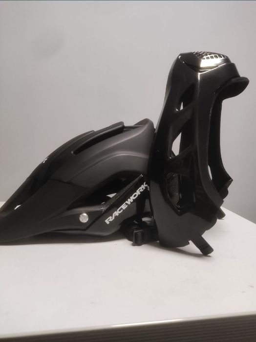 Шлем со съемным подбородком HASSNS