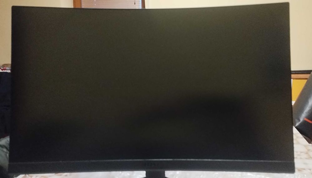 Продавам/бартер отличен гейминг монитор MSI OPTIX G27C5-165hz