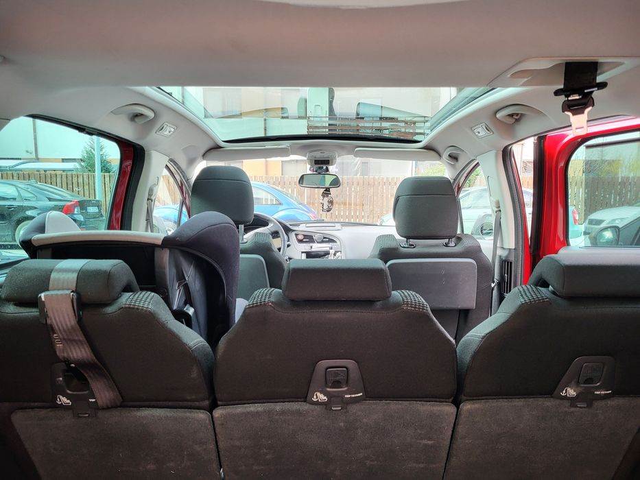 Peugeot 5008 2011