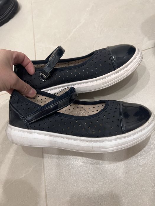 Продам обувь детскую