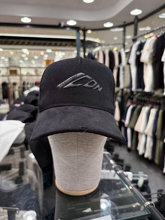 Шапки с козирка различни модели Dsquared