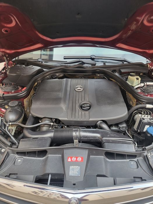 Vând Mercedes E200