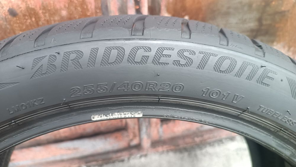 255/40/20 Bridgestone Дот 1124
