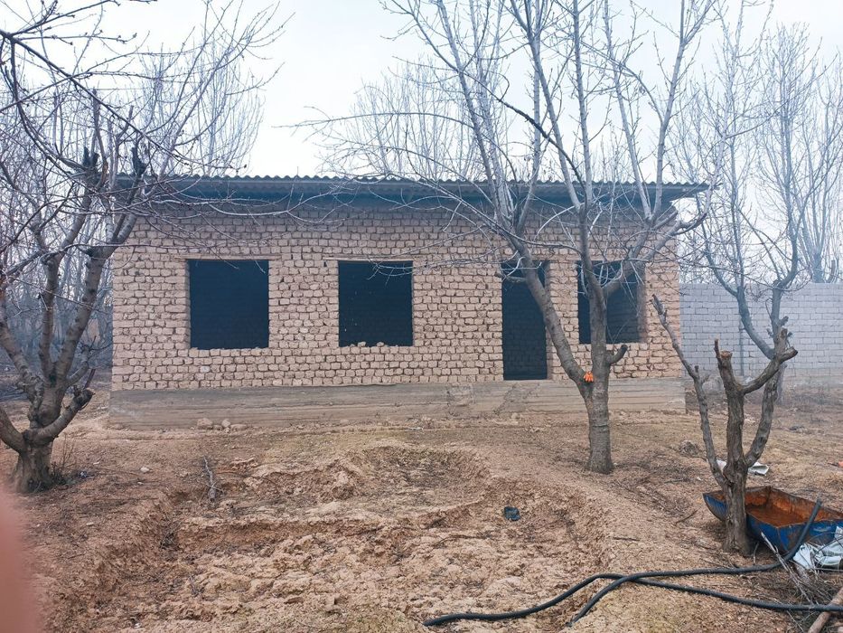 Ховли сотилади 24 соток 9 хона 275000$