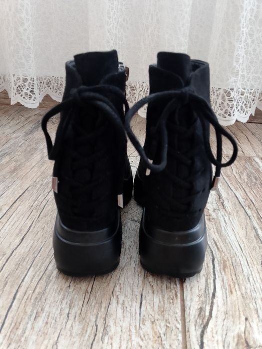 Продавам дамски боти