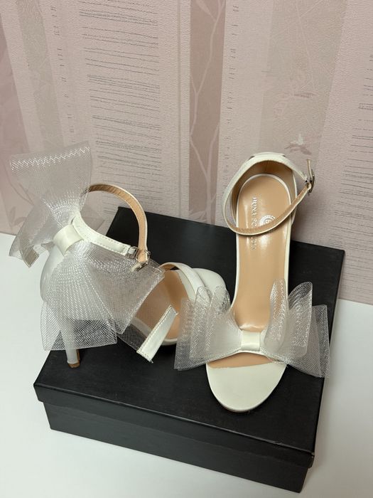 Туфли каблук белые