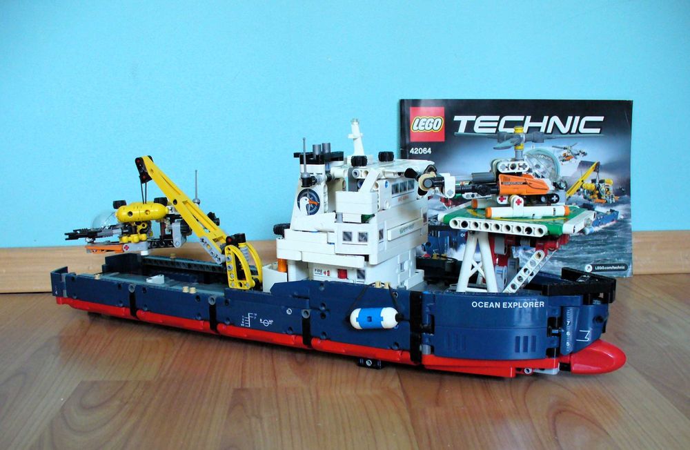 LEGO Technic 42064 Ocean Explorer и 42062 Контейнерен терминал модели 2 в 1