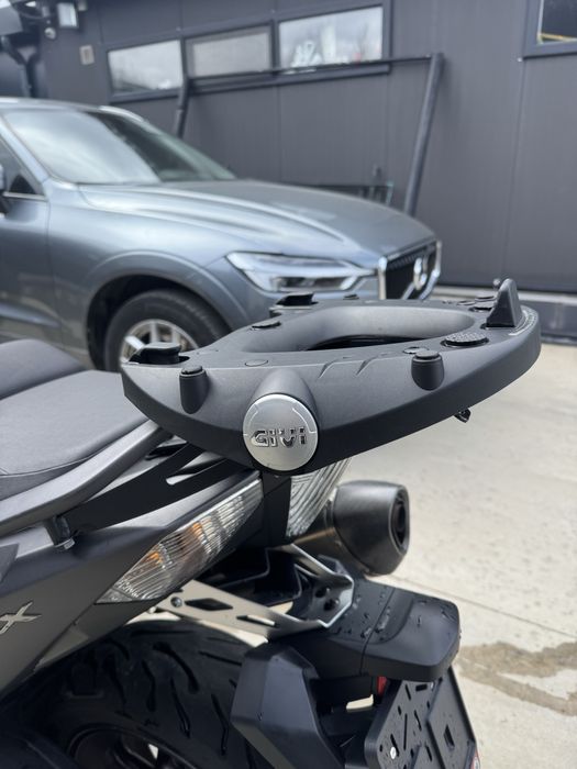 Стойка за куфар GIVI за Yamaha T-max