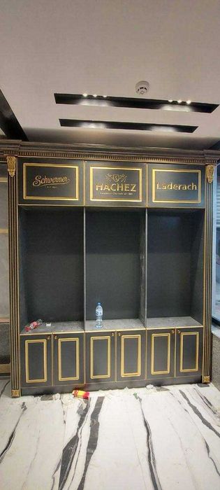 Mebel Vitrina sotiladi oziq ovqat do'koni uchun yasalgan