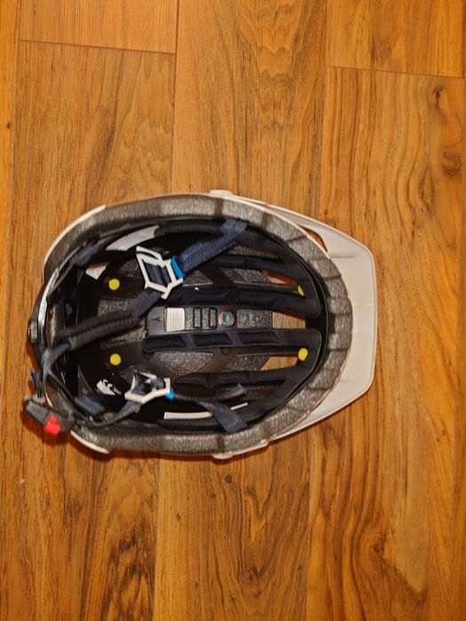 Vând casca protecție bicicliști Cube M 52~57 cm, nefolosită