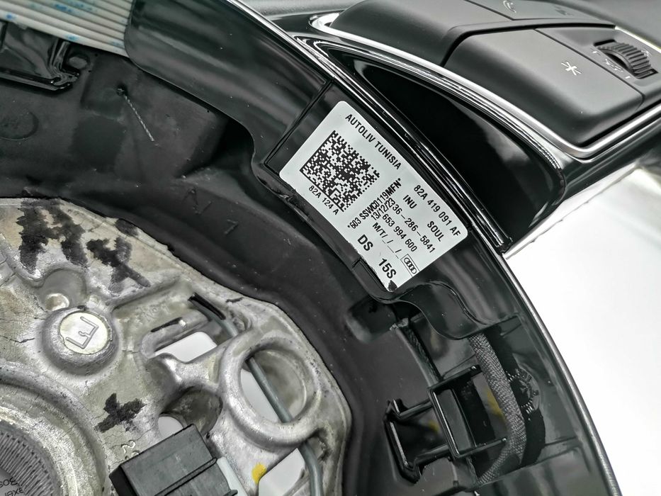 НОВ ОЕ Audi Черен Кожен Мулти Волан A1 GB A3 S3 8Y 82A419091AF