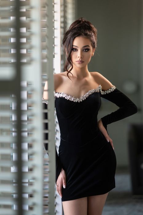 Елеганта черна рокля