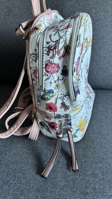 Цветна раничка