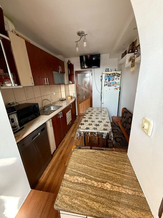 Proprietar vând apartament cu 3 camere trivale