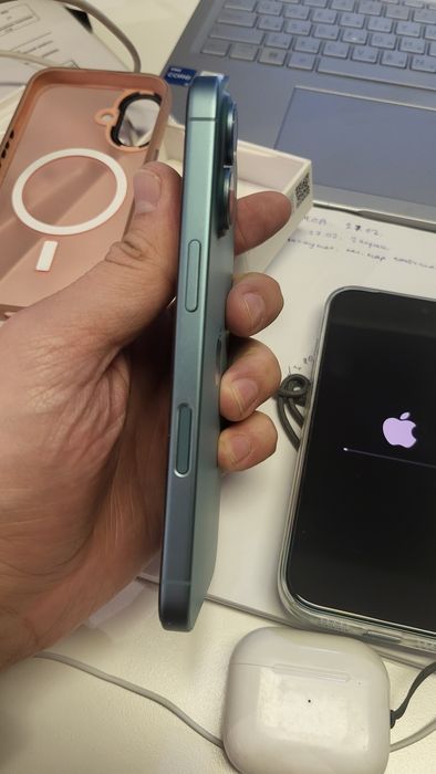 Продам Iphone 16