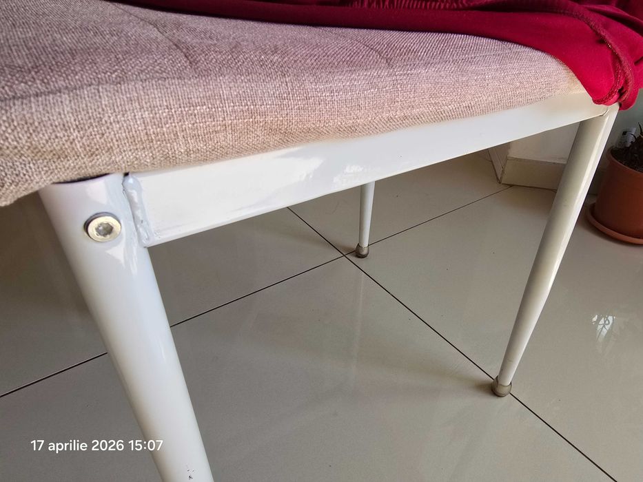 Set 4 scaune bucatarie 250 lei setul cu spatar si huse
