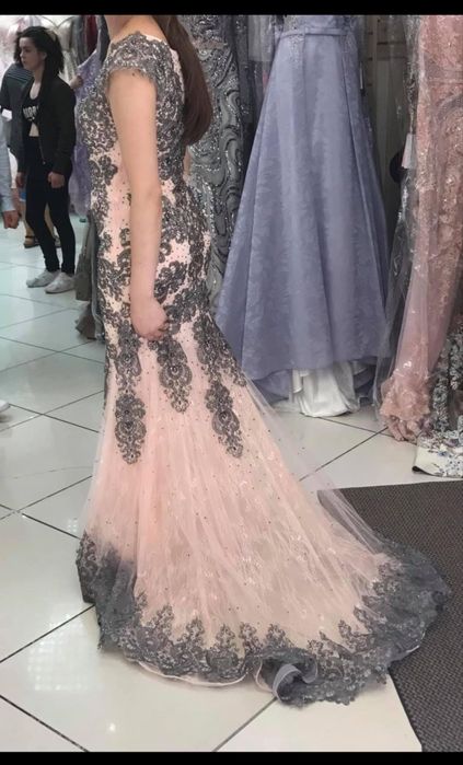 Vând rochie lungă, elegantă