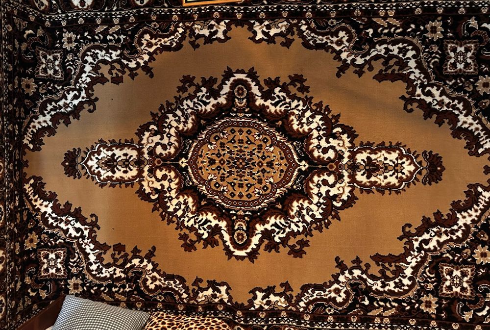 Продам ковры и мебель