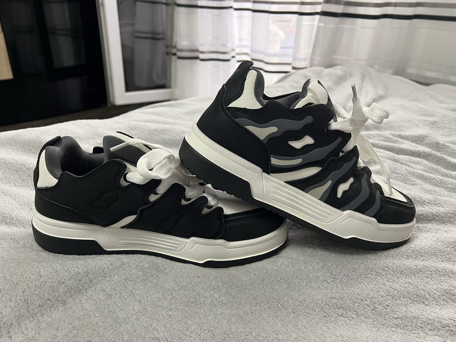 Adidasi marimea 42 House