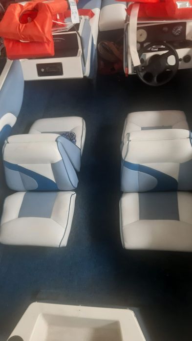 Vând barcă Bayliner