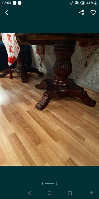 Деревянный стол для гостиной