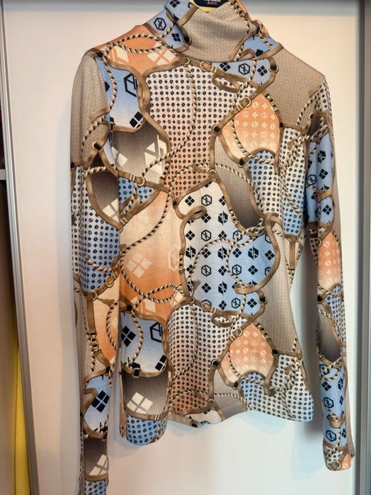 Продавам нови комплекти, поли и блузи