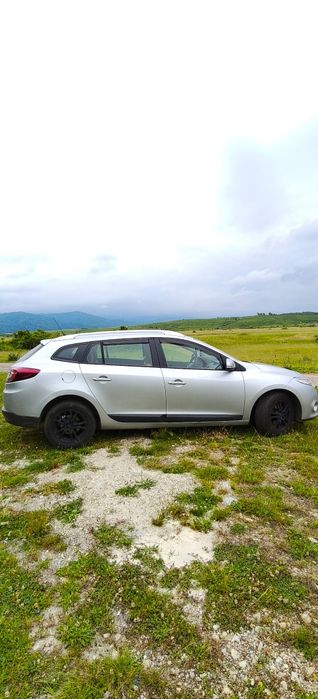 Renault  Megane în stare fff bună, 1,5 DCI, 2011, fără rugina, 212 000 reali, foarte întreținută. 3200 e negociabil în limita bunului simț.