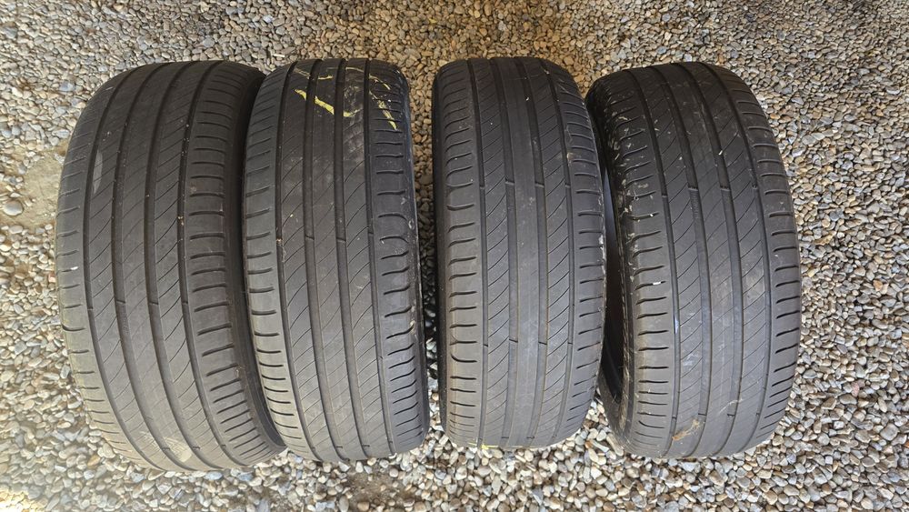 Anvelope MICHELIN R16