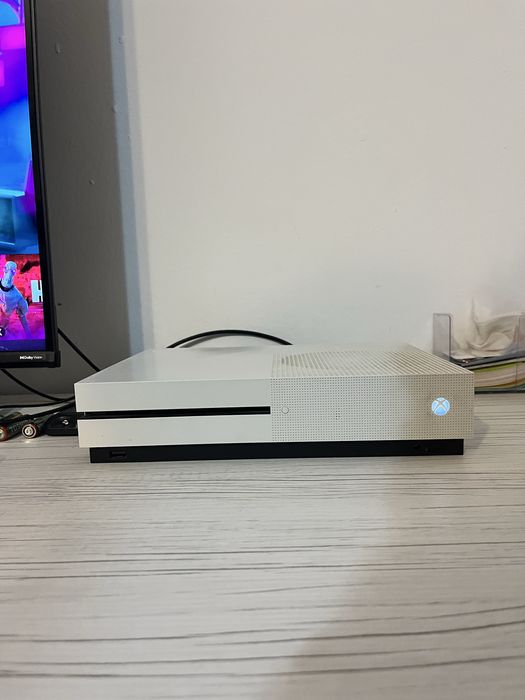 vand xbox one S 500 gb