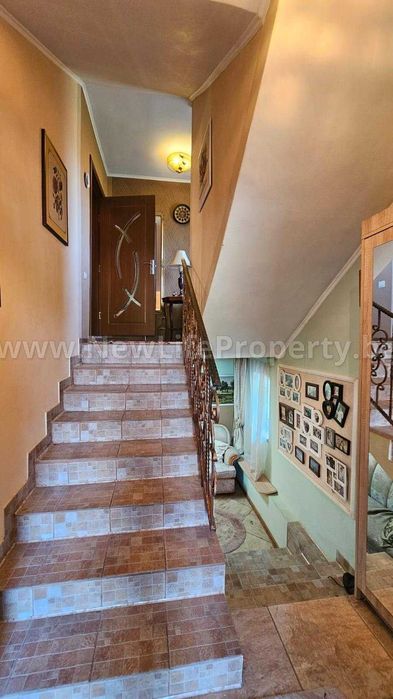 Продава се двуетажна къща в град Средец, област Бургас