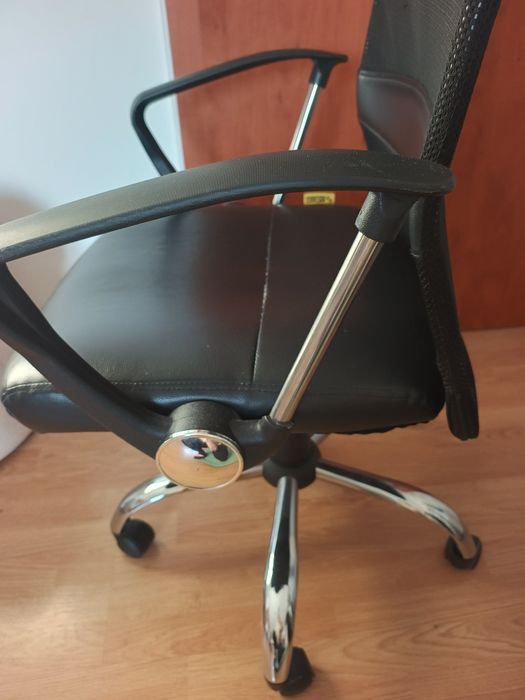 scaun ergonomic pentru birou