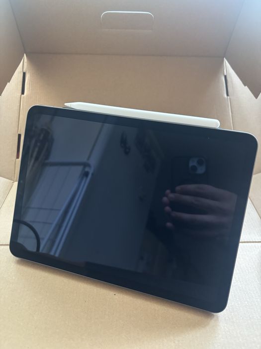 iPad Air 5 (64GB) + Apple Pencil Pro + Husă magnetică | Stare foarte bună