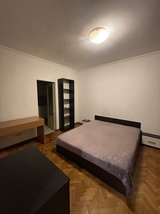 Garsoniera la curte - Metrou 1 Mai