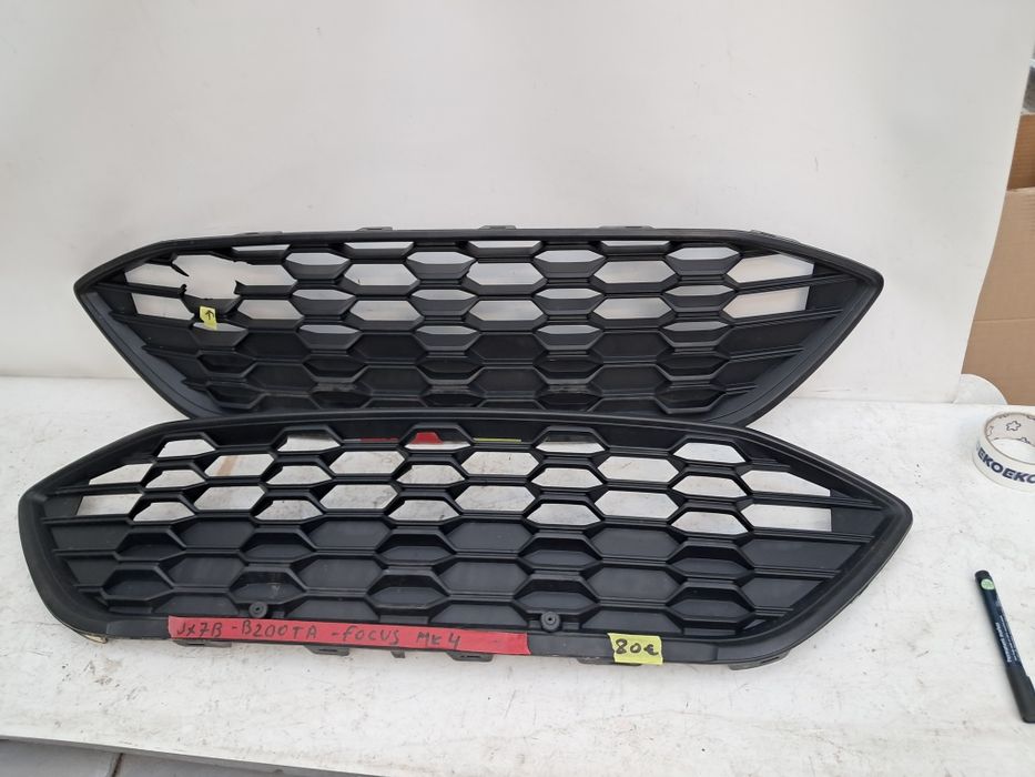 Грил решетка  Ford Focus mk4