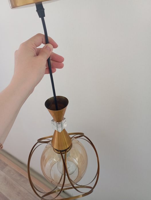 Продам люстру б/у в отличном состоянии.