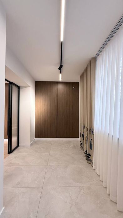 Срочно продается 4х комнатная квартира /новый ремонт / м.Космонавты /